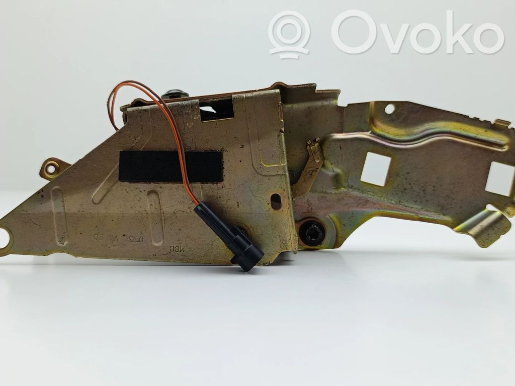 Front door lock   0004647V004