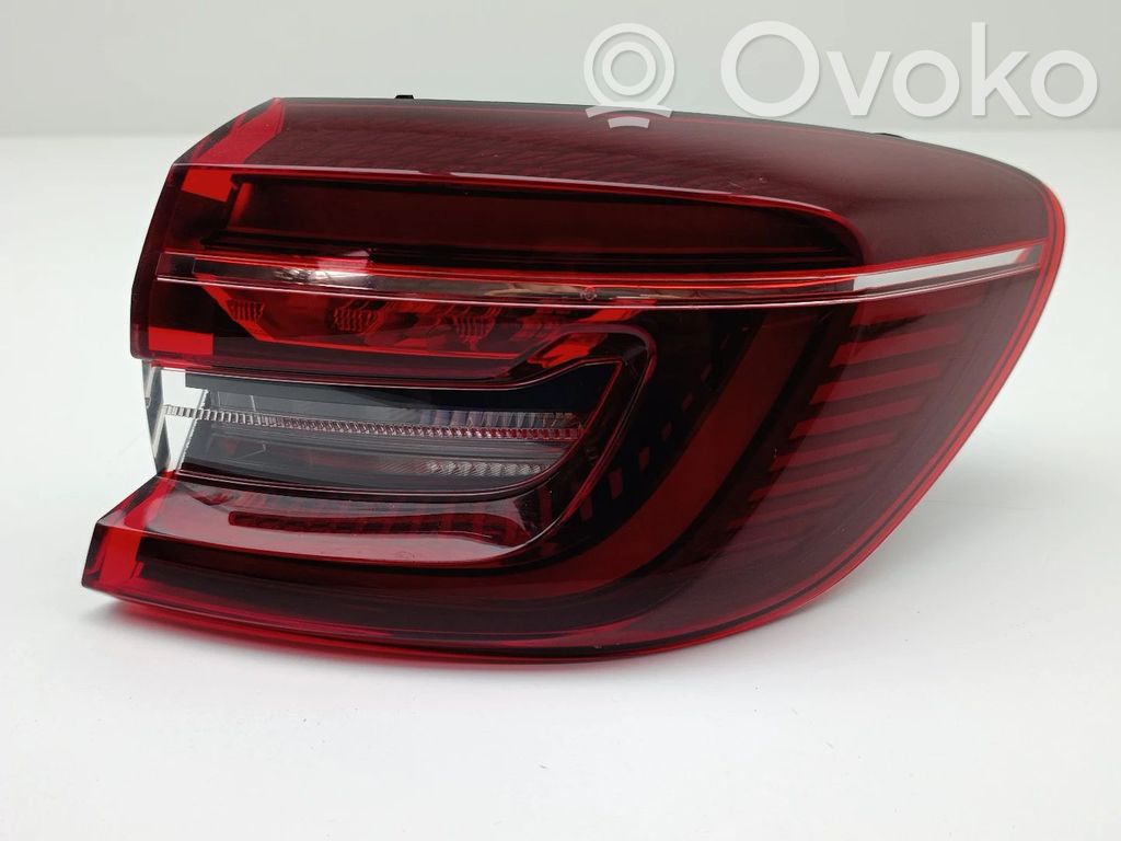 Rear/tail lights   265504885R