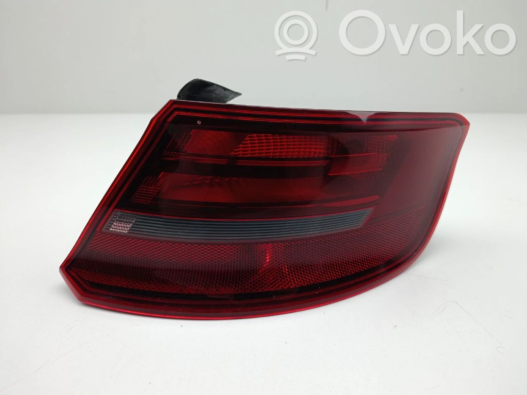 Luz trasera/de freno   8V4945096C