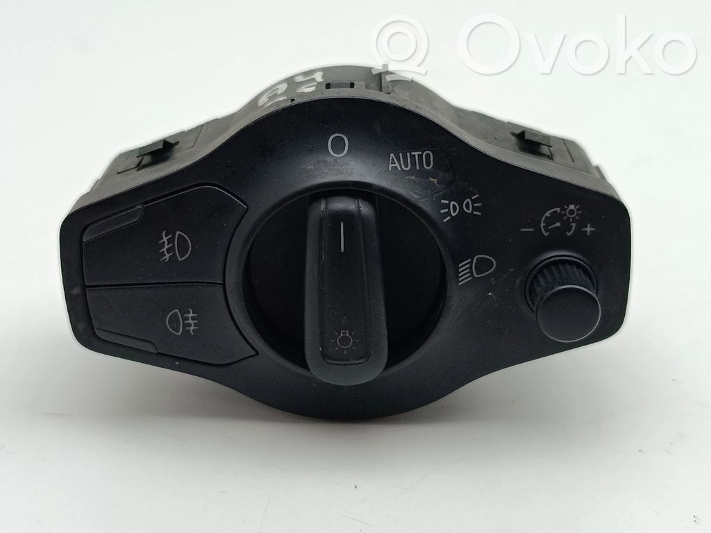 Lukturu slēdzis   8K0941531C