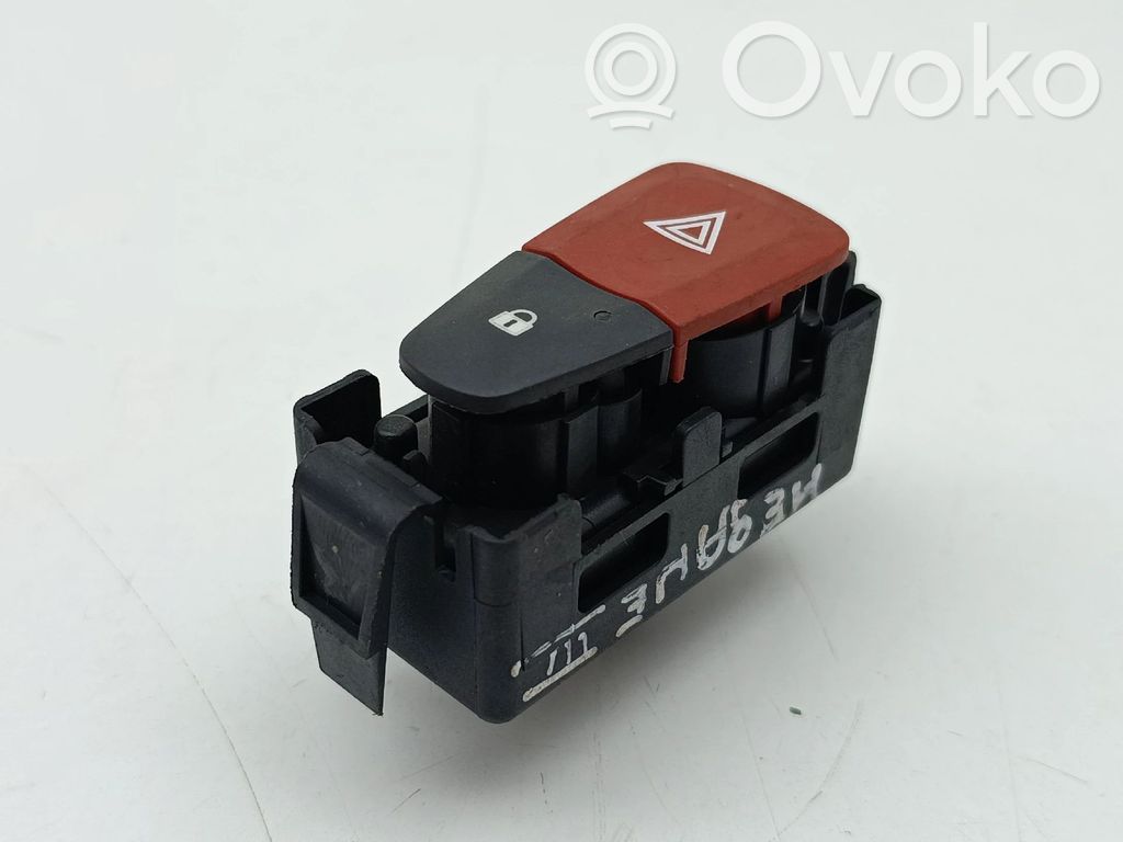Hazard light switch   8200214896A