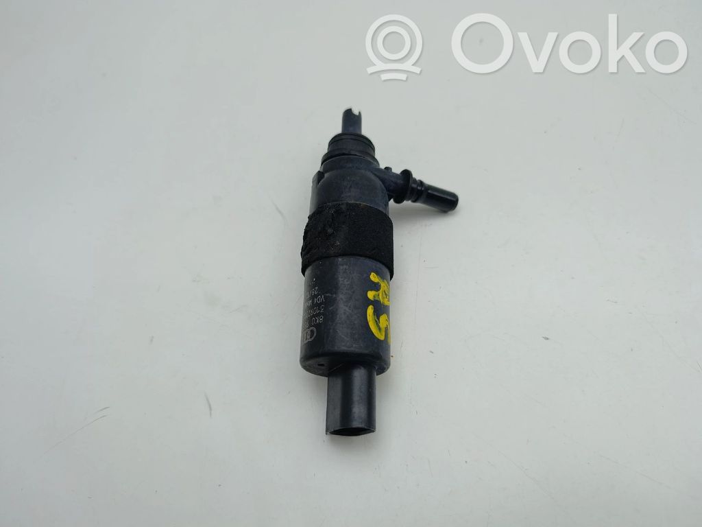 Windscreen/windshield washer pump   8K0955681