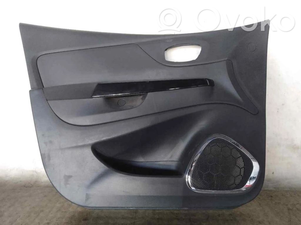 Renault Captur Etuoven verhoilu 