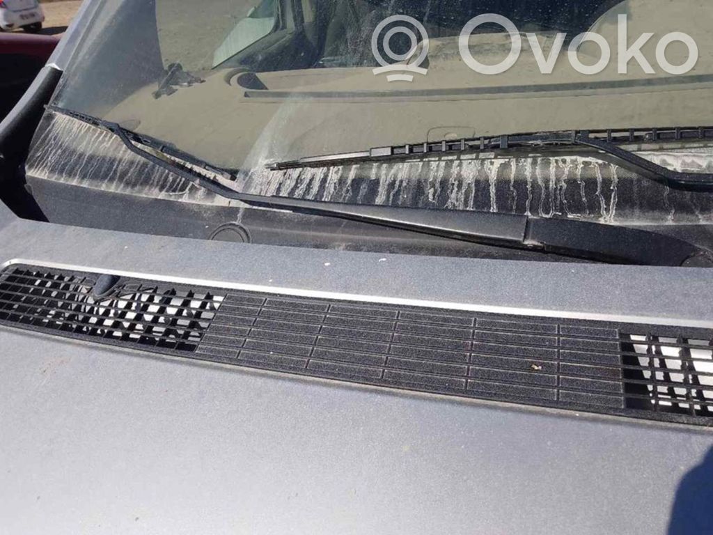 Front wiper blade arm
