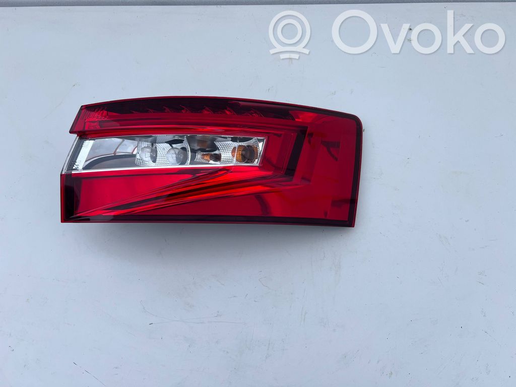 Skoda Superb B8 (3V) Lampă spate în caroserie 