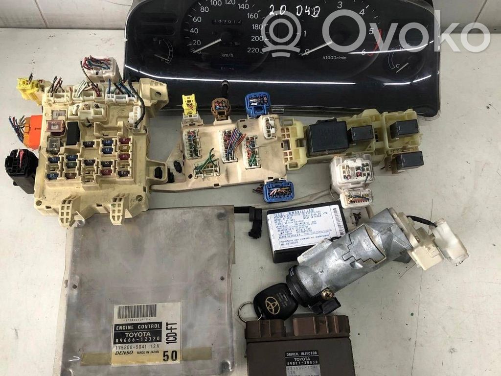 Toyota Corolla E120 E130 Kit cu ECU motor și set închidere uși 