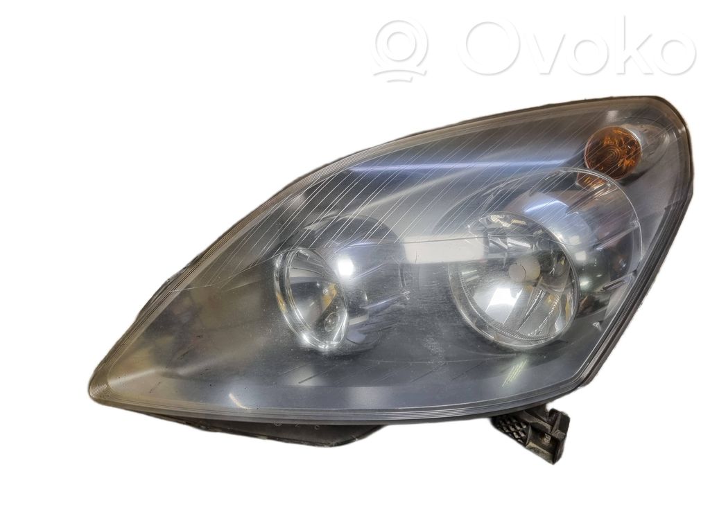 Opel Zafira B Lampa przednia 