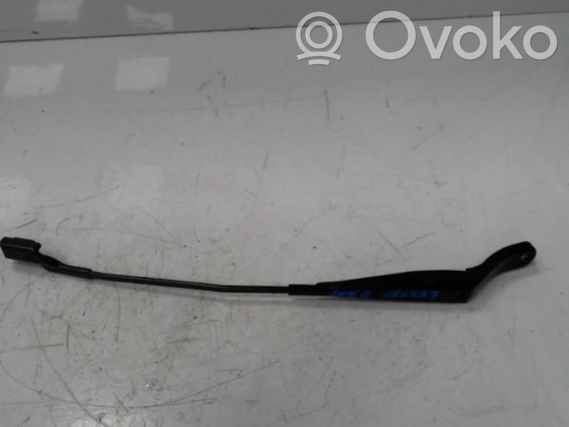 Peugeot 208 I Front wiper blade arm 