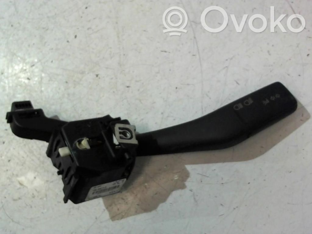 Volkswagen Golf V Palanca de intermitentes 