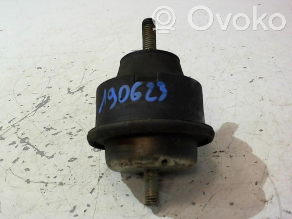 Peugeot 205 Engine mount bracket 
