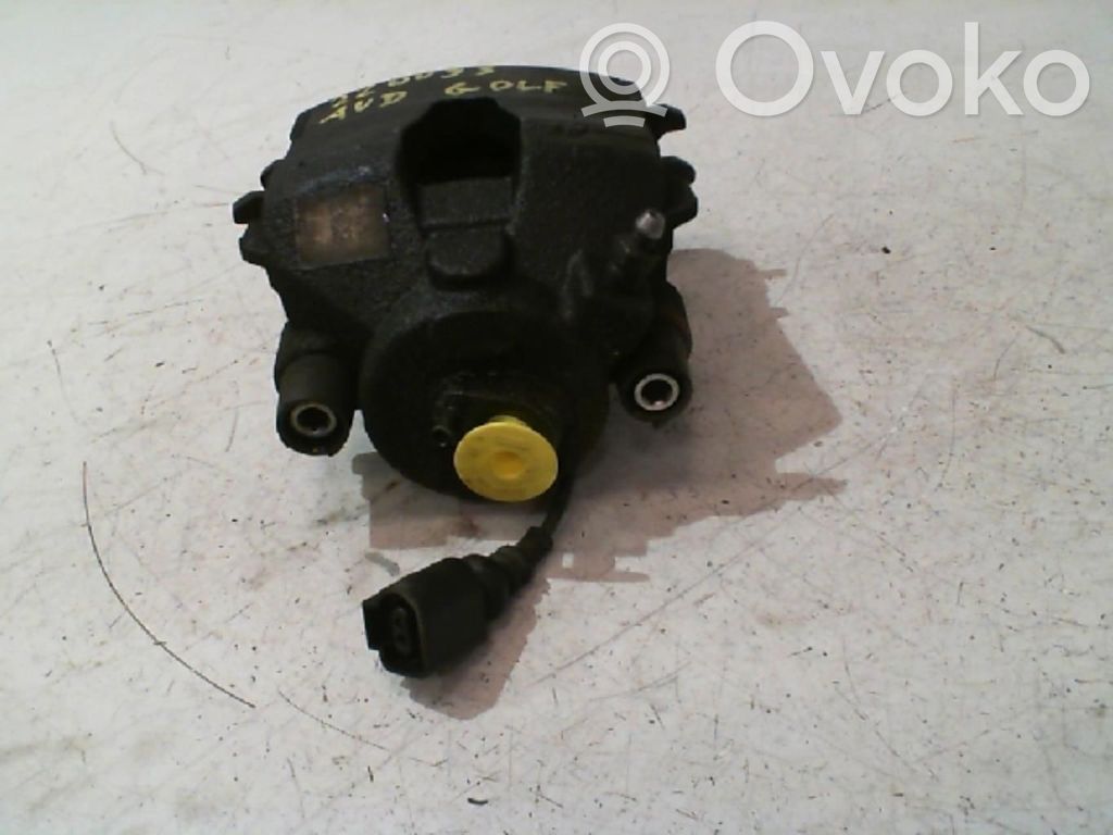 Volkswagen Golf VII Zacisk hamulcowy przedni 