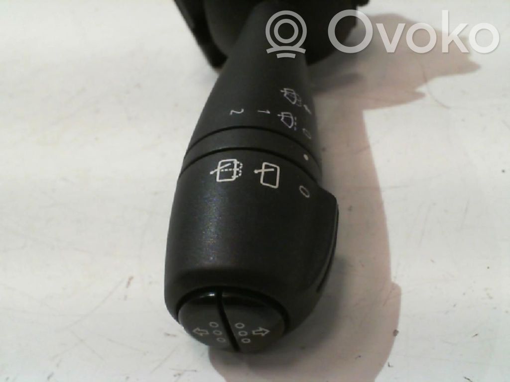 Renault Twingo III Wiper control stalk 