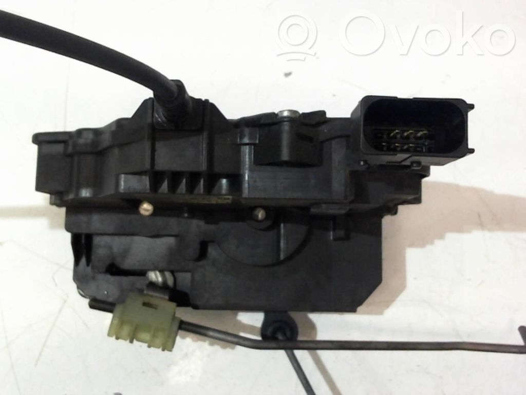 Opel Corsa D Priekšpusē slēdzene 