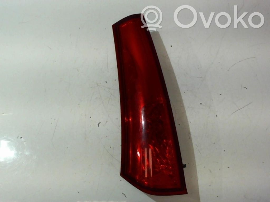 KIA Ceed Galinis žibintas dangtyje 