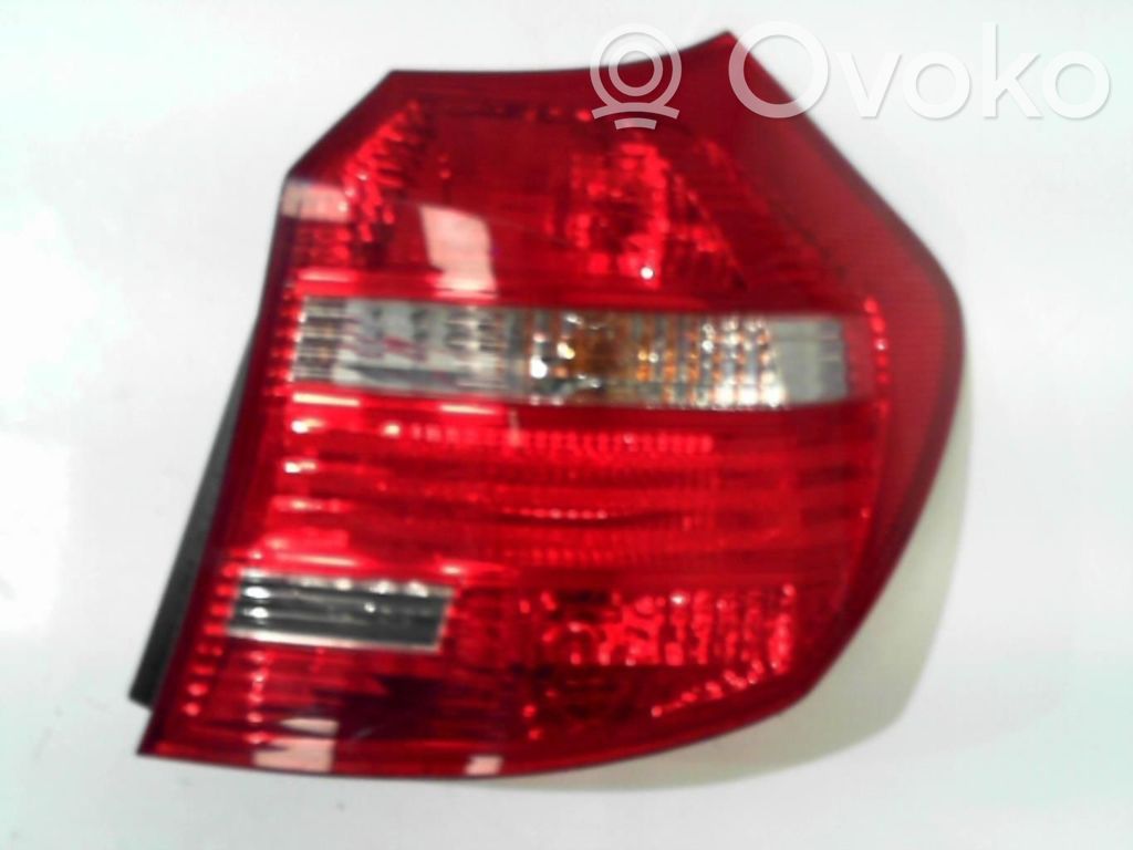 BMW 1 E81 E87 Aizmugurējais lukturis virsbūvē 