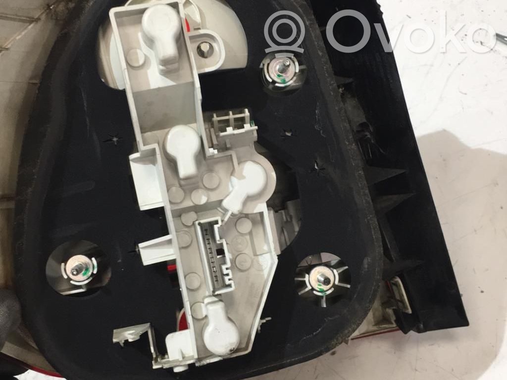 BMW 1 E81 E87 Aizmugurējais lukturis pārsegā 