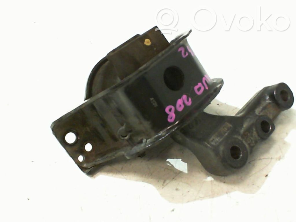 Peugeot 208 I Engine mount bracket 