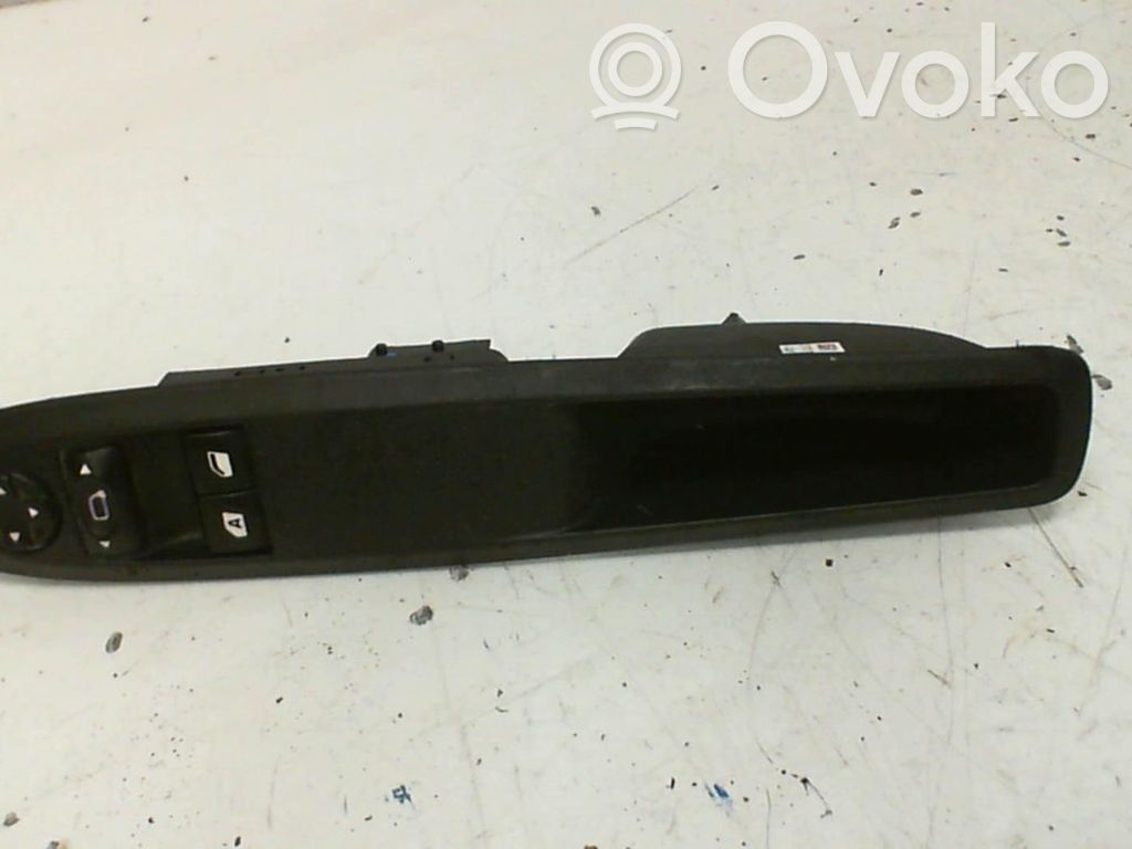 Electric window control switch   98012507XT