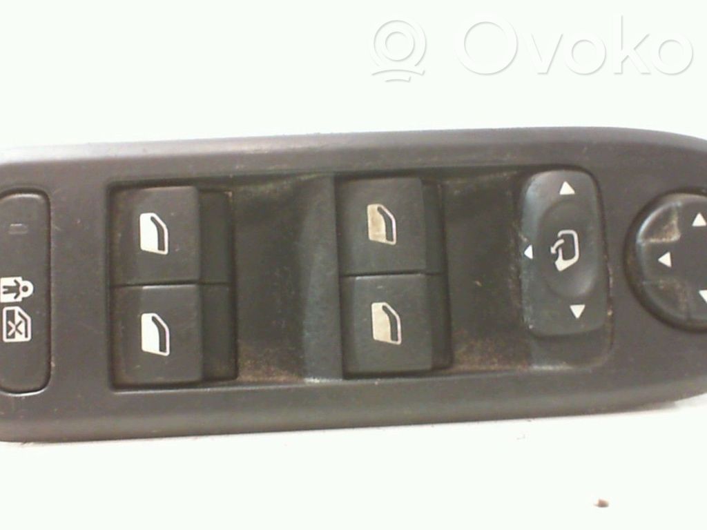 Electric window control switch   6490NR