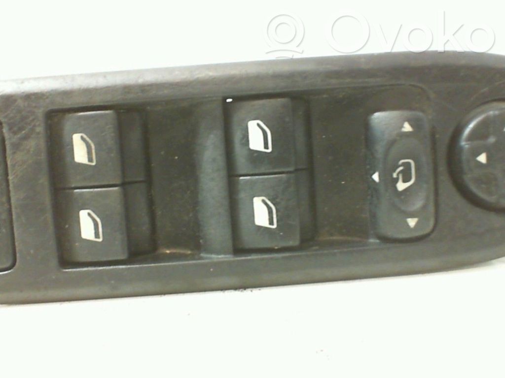 Peugeot 308 Electric window control switch 