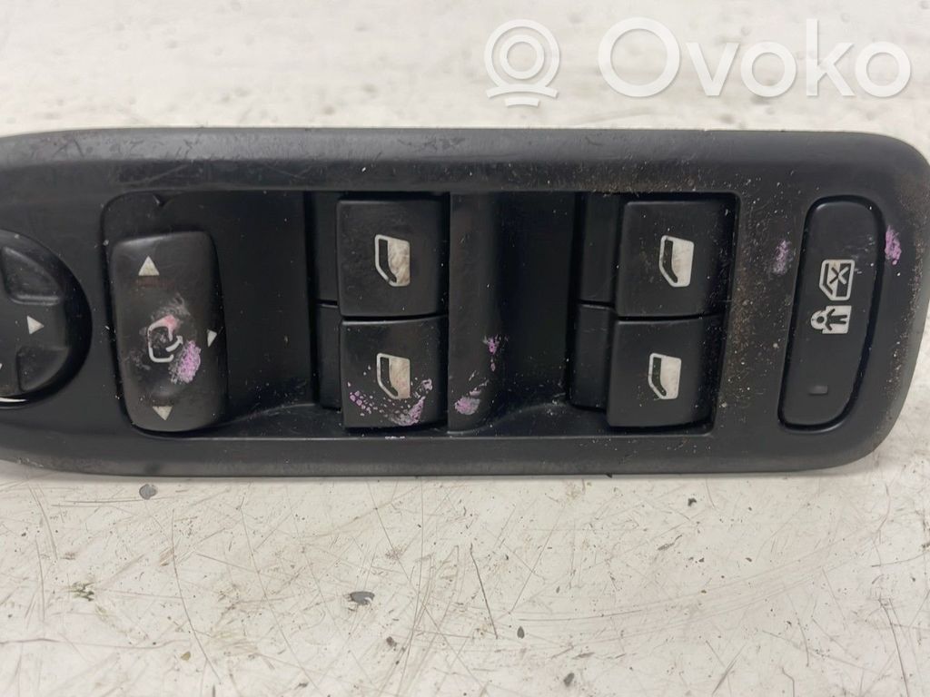 Peugeot 308 Electric window control switch 