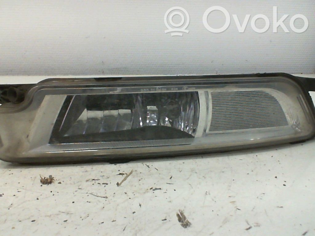 Volkswagen PASSAT B8 Etusumuvalo 