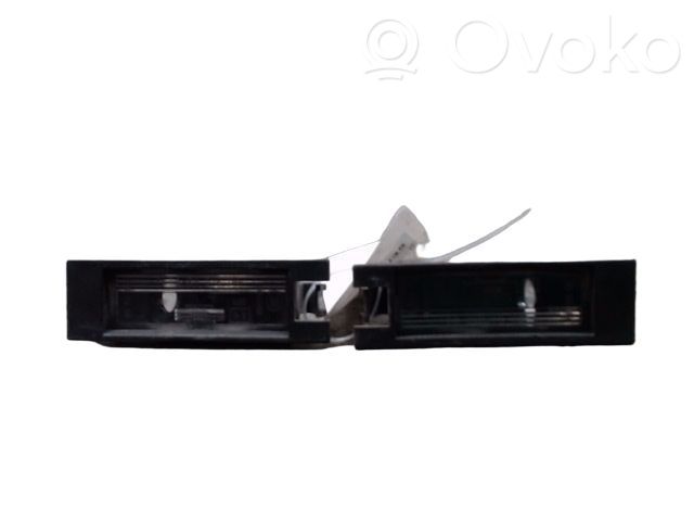 Opel Zafira B Éclairage de plaque d'immatriculation 