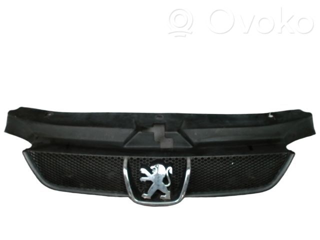 Peugeot 406 Maskownica / Grill / Atrapa górna chłodnicy 