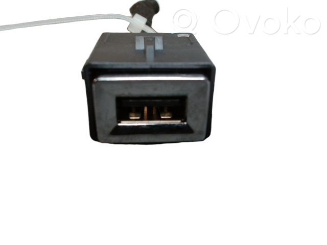 Peugeot 308 Enchufe conector USB 