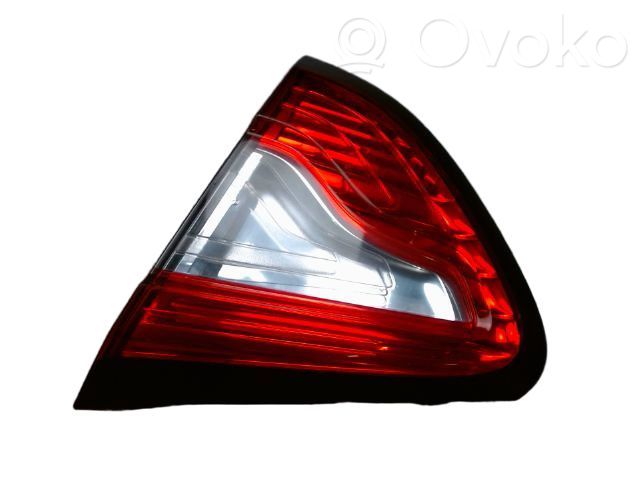 Renault Captur Lampy tylnej klapy bagażnika 