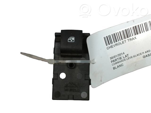 Chevrolet Trax Electric window control switch 