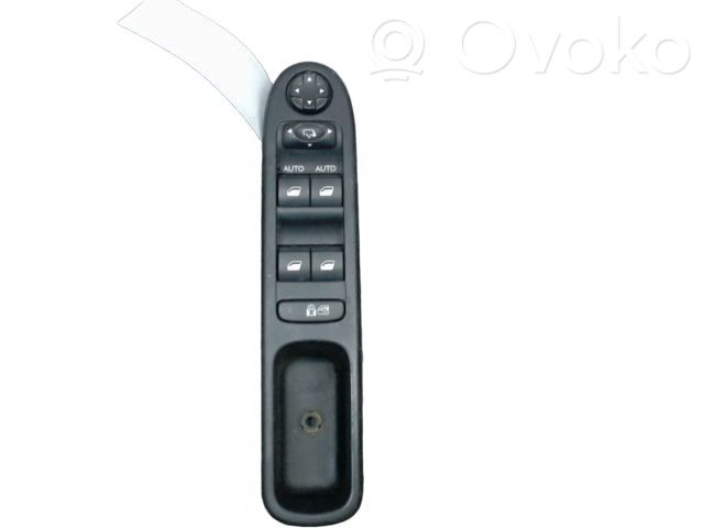 Citroen C3 Picasso Electric window control switch 