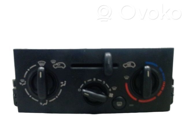 Peugeot 207 Panel klimatyzacji 