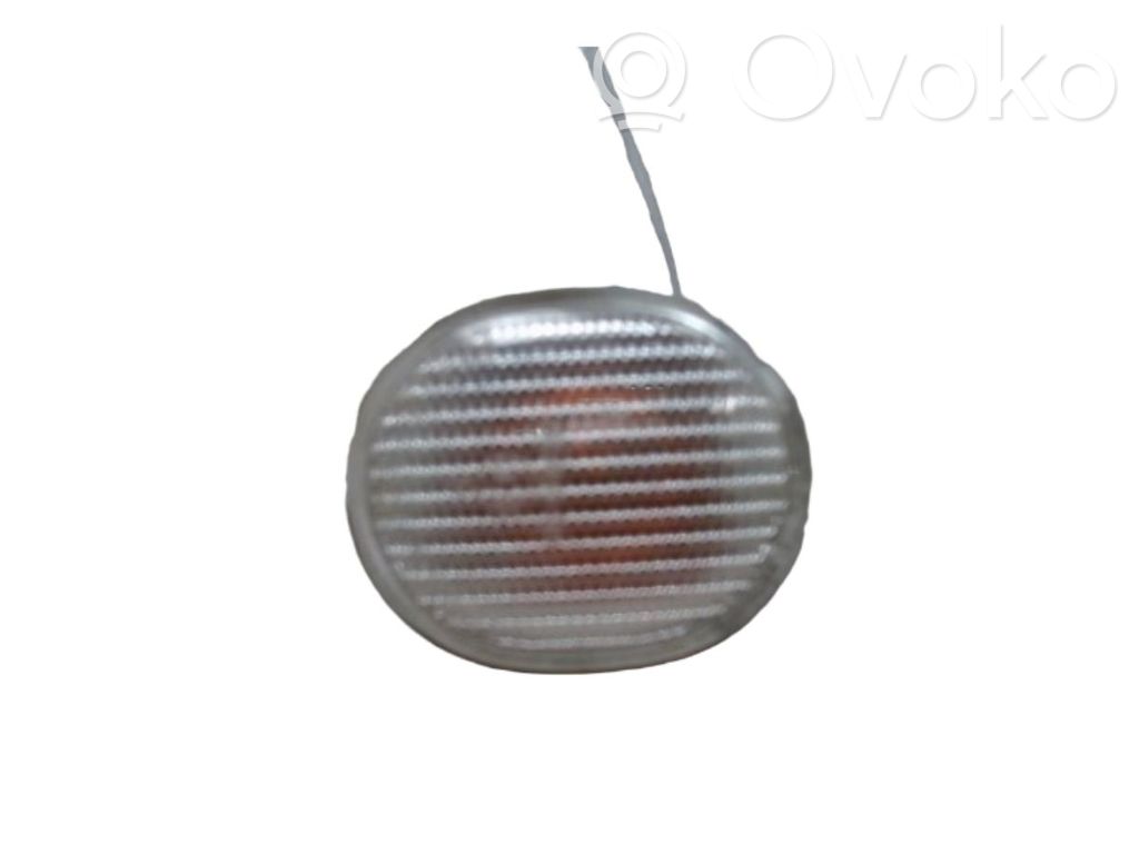 Daihatsu Trevis Semnalizator bară față