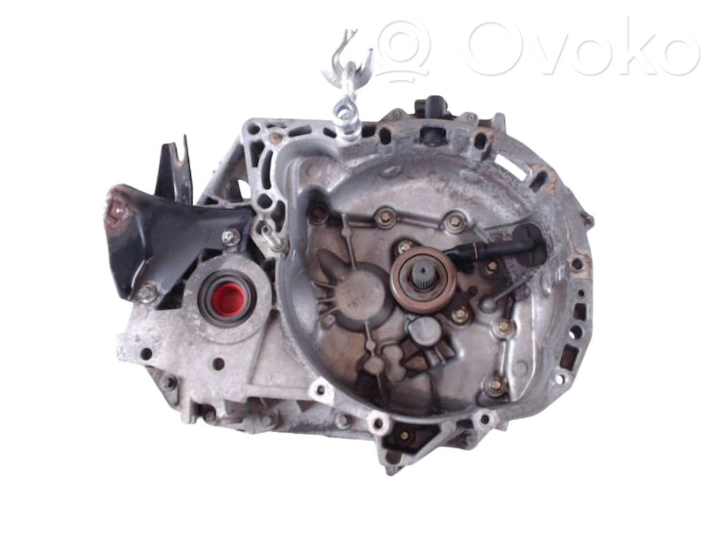 Nissan Micra Cutie viteze manuală cu 6 trepte 