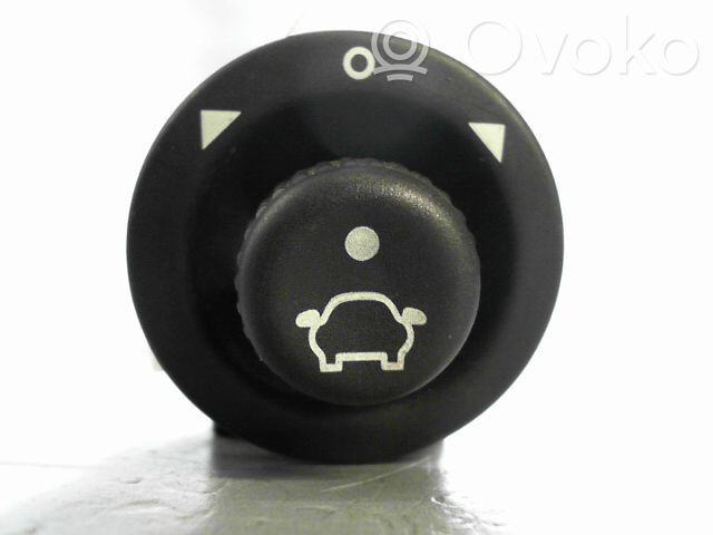 Ford Focus Sivupeilin kytkin 