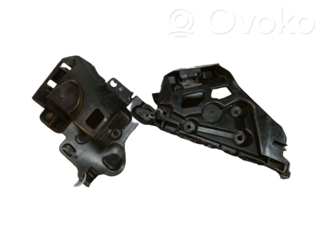 Renault Clio IV Soporte de montaje del parachoques trasero 