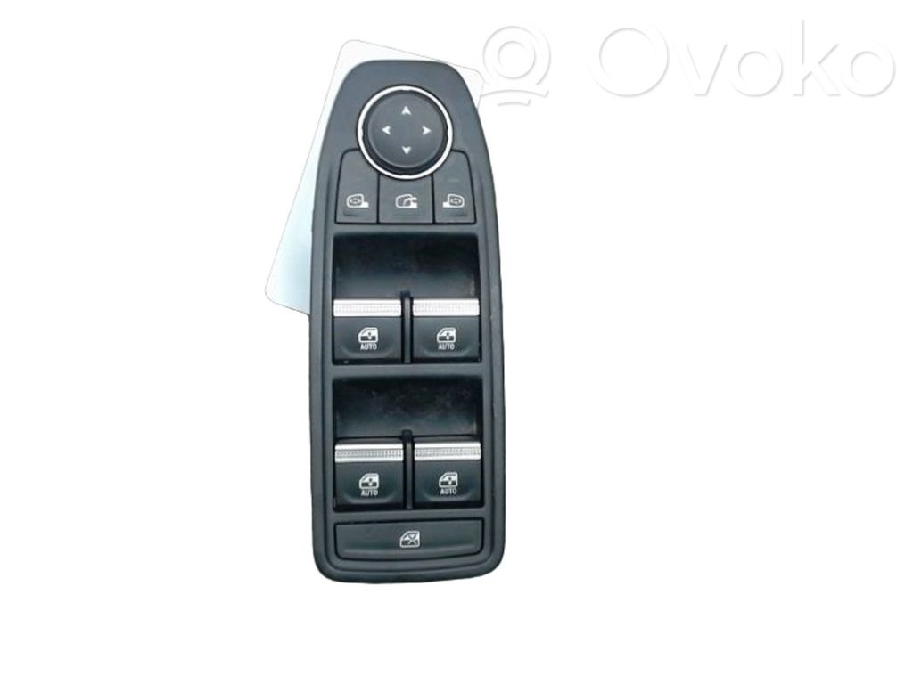 Renault Megane E-Tech Interrupteur commade lève-vitre 