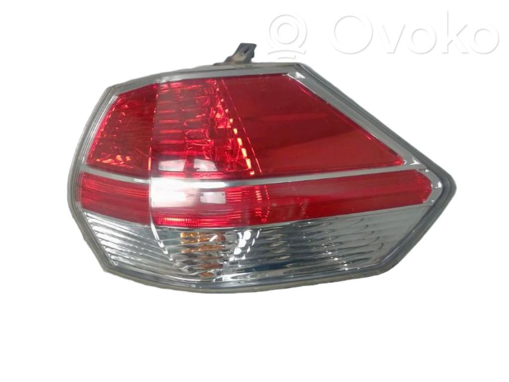 Nissan X-Trail T32 Aizmugurējais lukturis virsbūvē