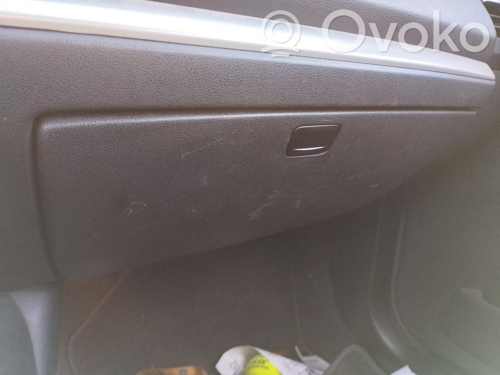 BMW 1 E81 E87 Daiktadėžės (bordačioko) komplektas 