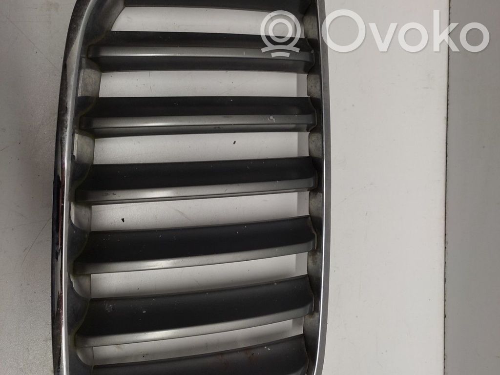 BMW X3 E83 Rejilla superior del radiador del parachoques delantero 