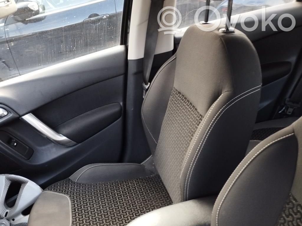 Citroen C3 Etumatkustajan istuin 