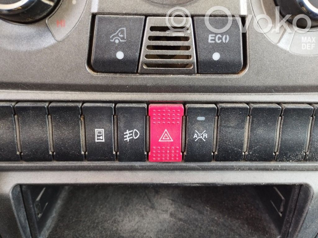 Iveco Daily 5th gen Hazard light switch 
