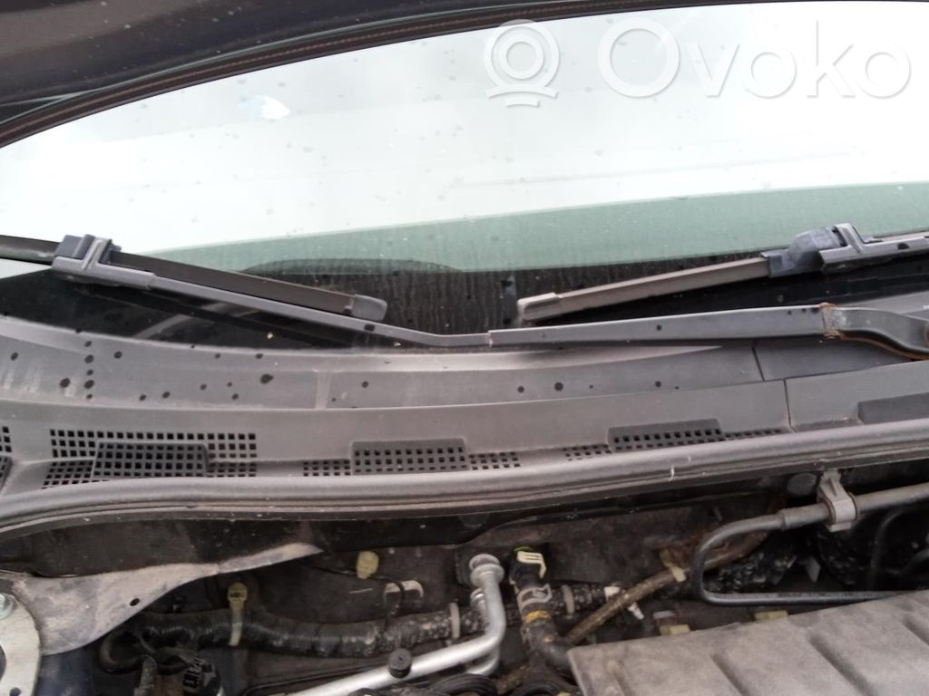 Mazda 3 I Front wiper blade arm 