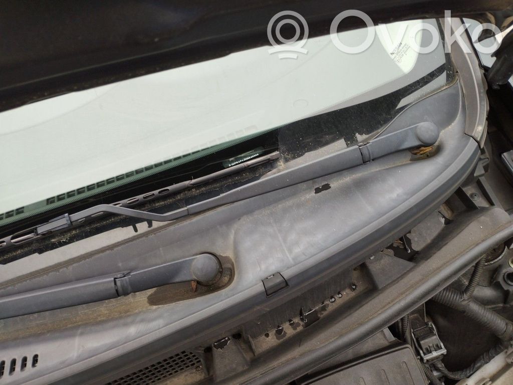 Nissan Note (E11) Front wiper blade arm 