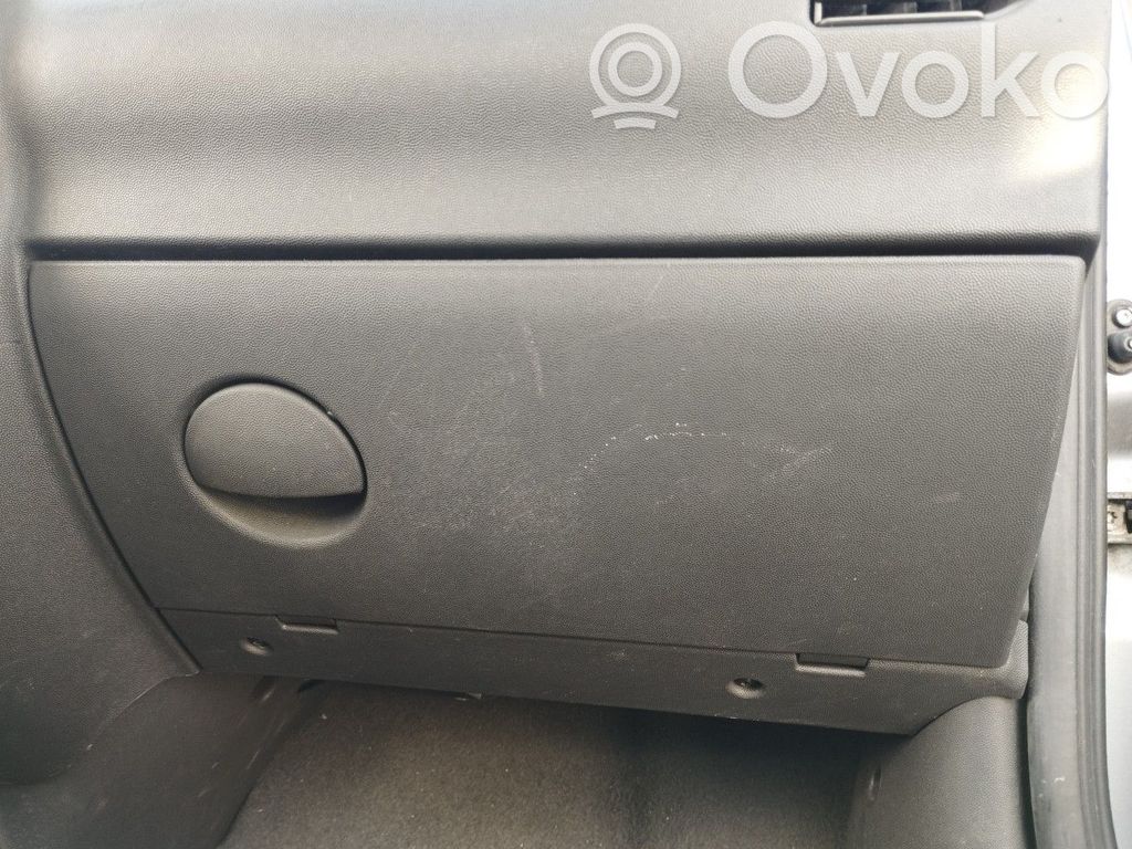 Opel Corsa C Daiktadėžės (bordačioko) komplektas 