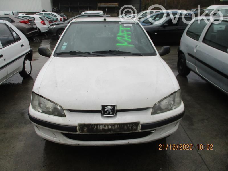 Peugeot 106 Parachoques delantero 
