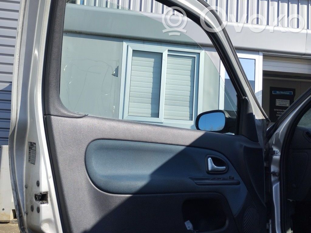 Renault Clio II Pagrindinis priekinių durų stiklas (keturdurio) 