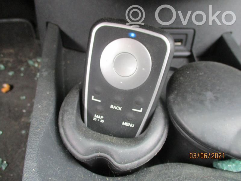 Renault Clio III Unità principale autoradio/CD/DVD/GPS 