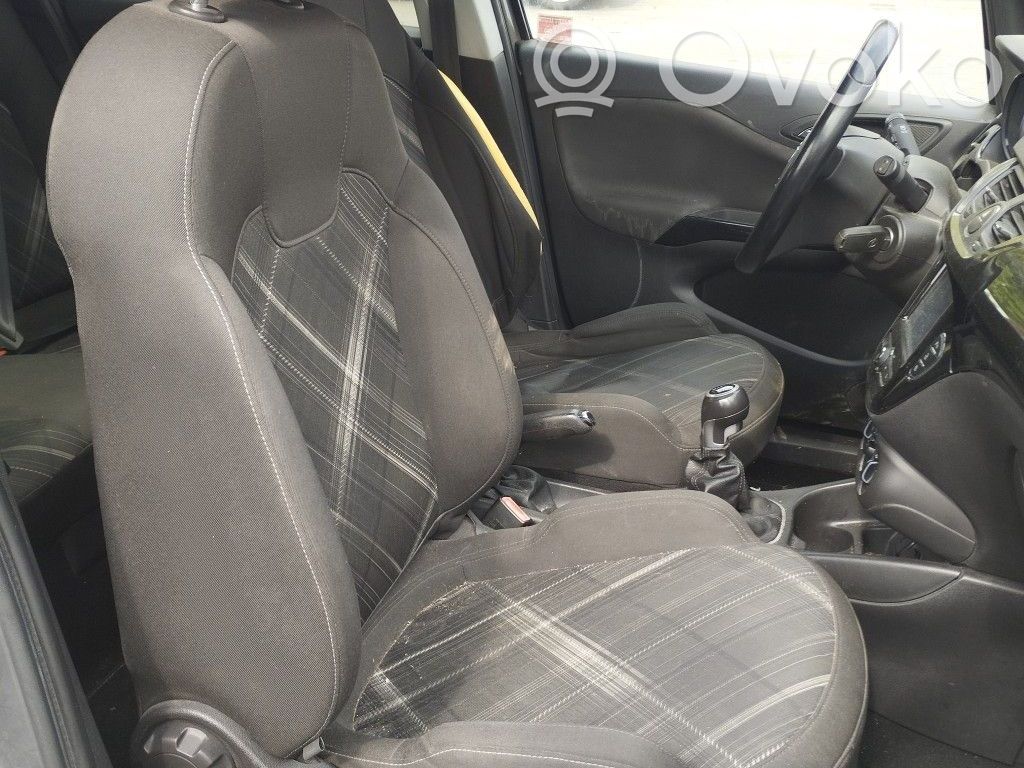 Opel Corsa E Etumatkustajan istuin 